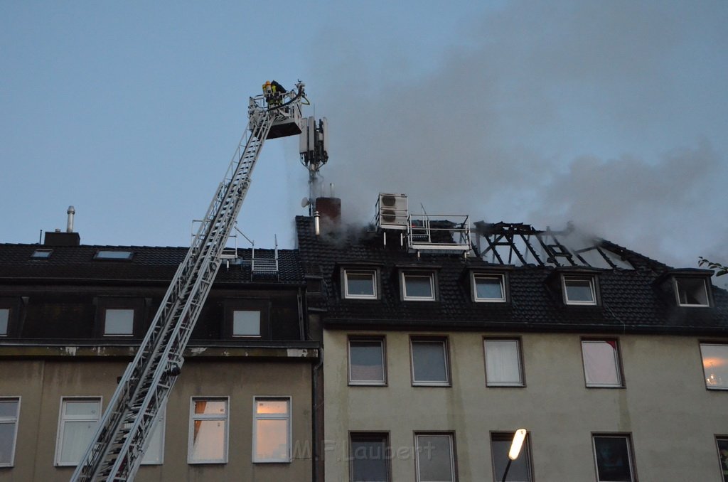 Feuer 3 Dachstuhl Koeln Buchforst Kalk Muelheimerstr P035.JPG